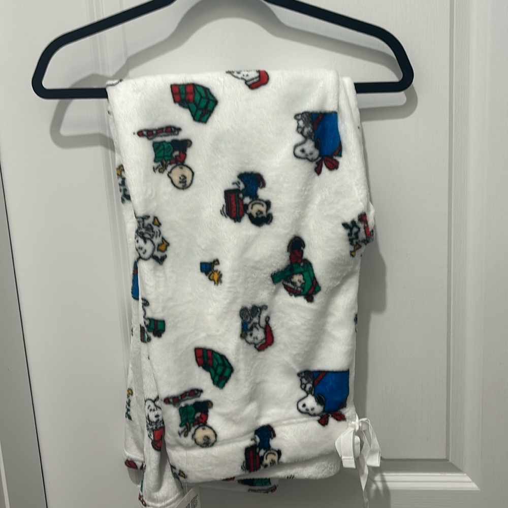 Snoopy peanuts women’s Christmas plush pajamas size XL